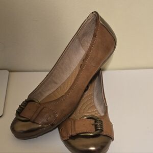 Baretraps Chic Brown Leather and Gold Women's Loafers 10M